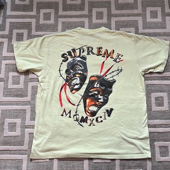 Supreme Laugh Now tee gently used. good condition. pale green. Masks. Size L. - Picture 2 of 7